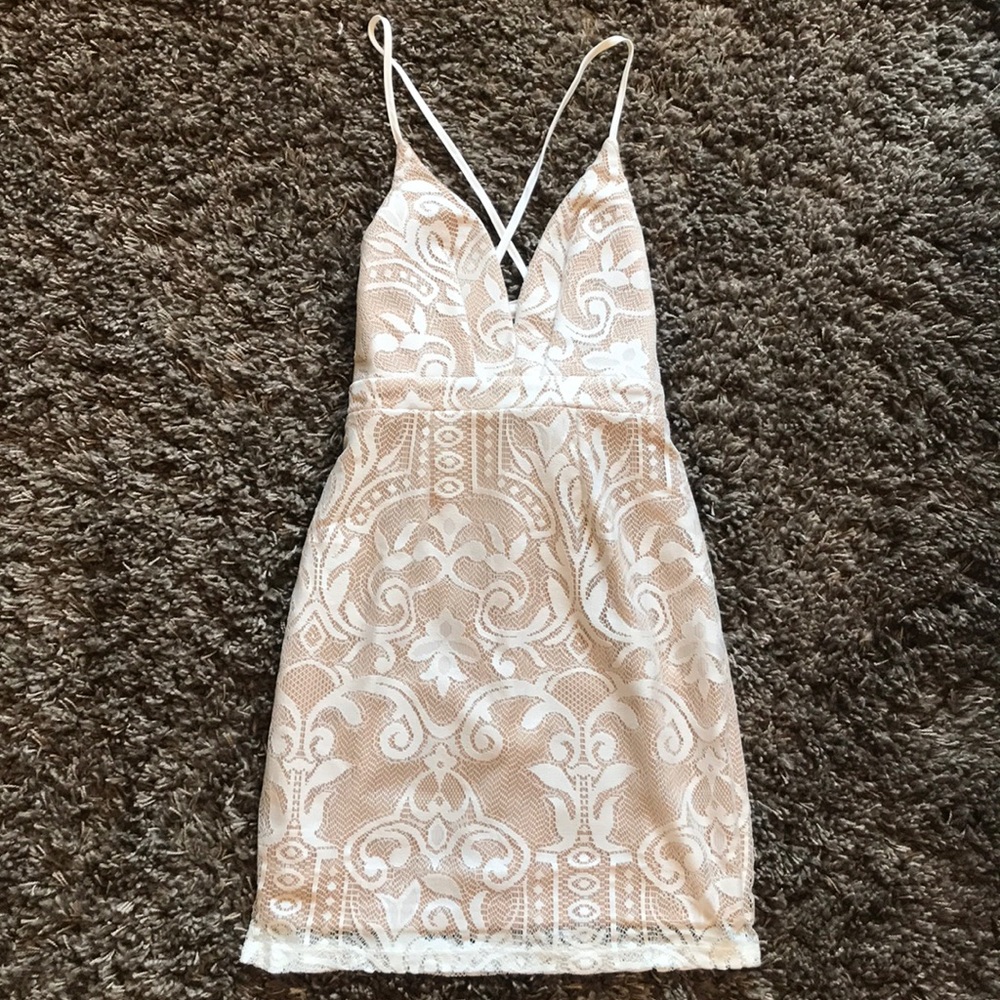 WHITE FORMAL FITTED DRESS 🔥